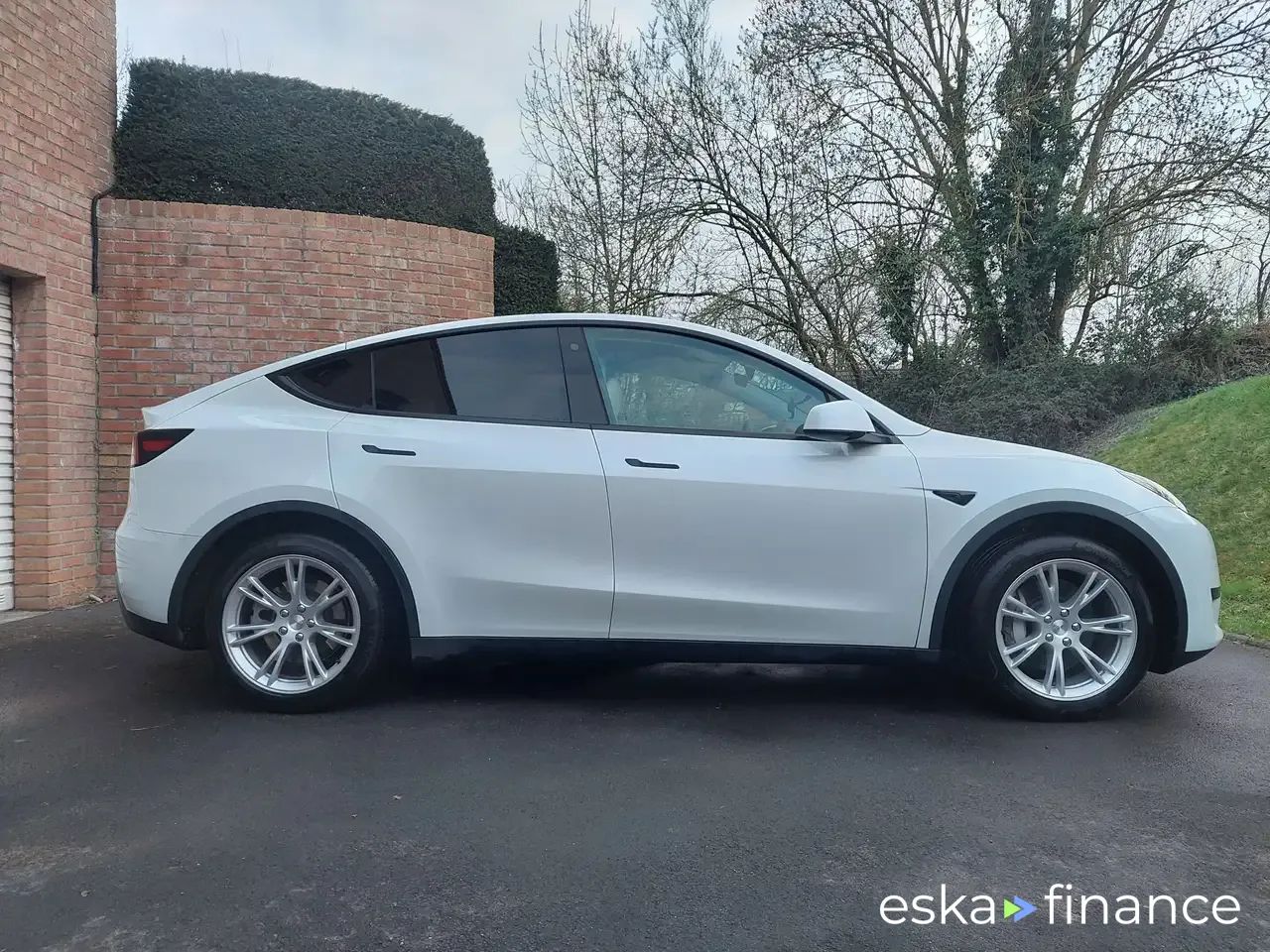 Financování SUV Tesla Model Y 2024