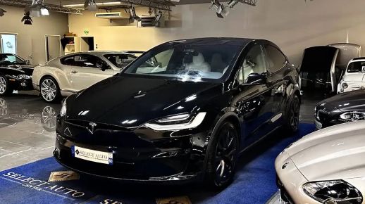 Tesla Model X 2022