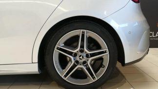 Lízing Hatchback MERCEDES A 180 2023
