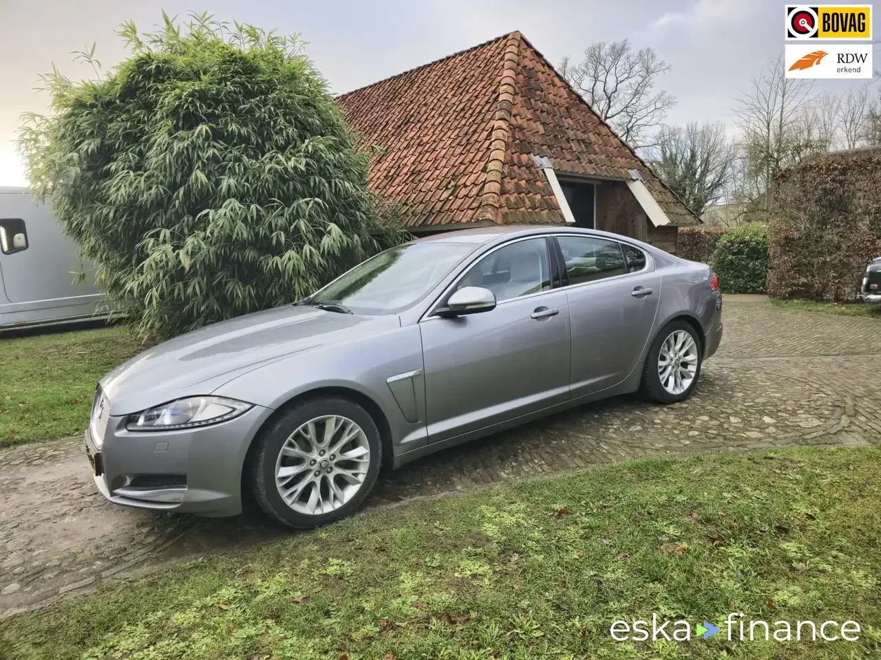 Lízing Sedan Jaguar XF 2012