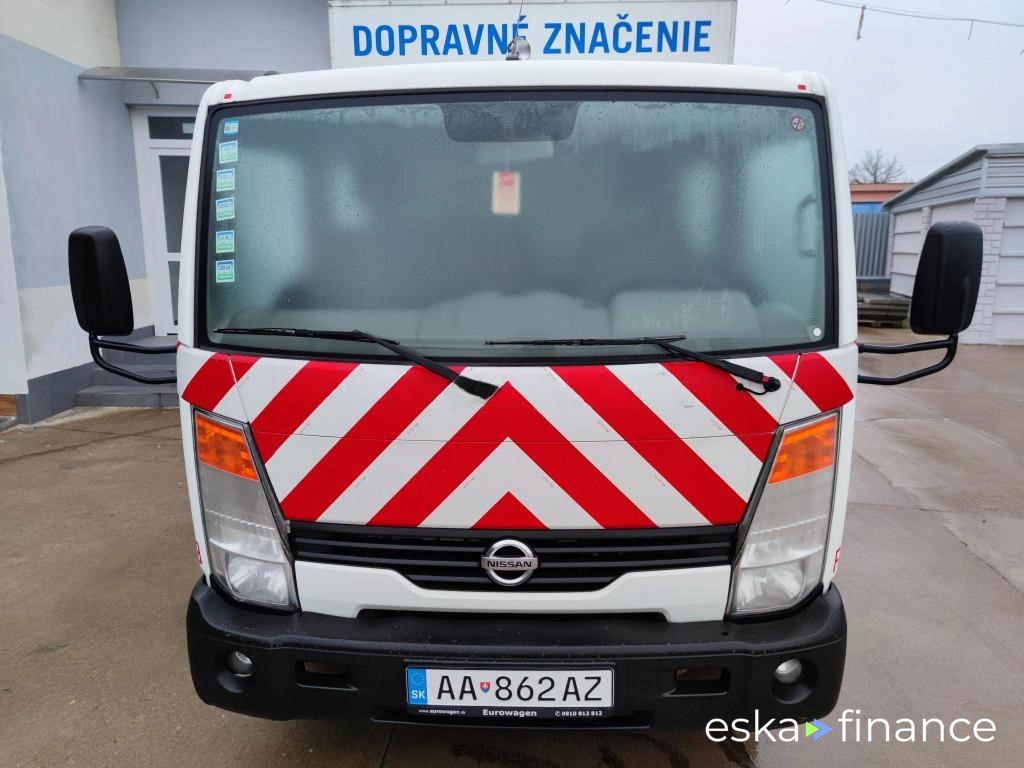 Otwarte z kredensami Nissan Cabstar 2012