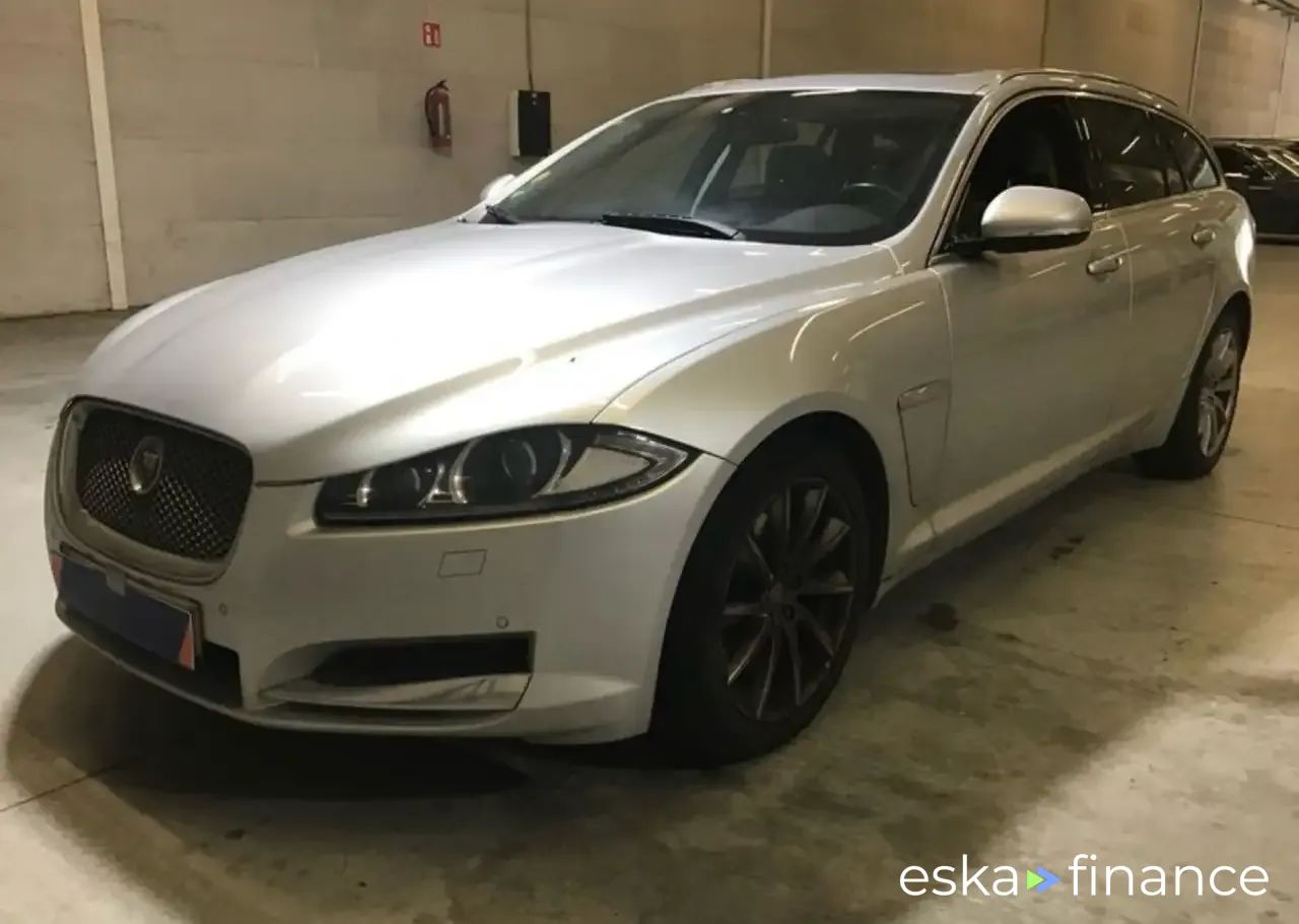 Wóz Jaguar XF 2014