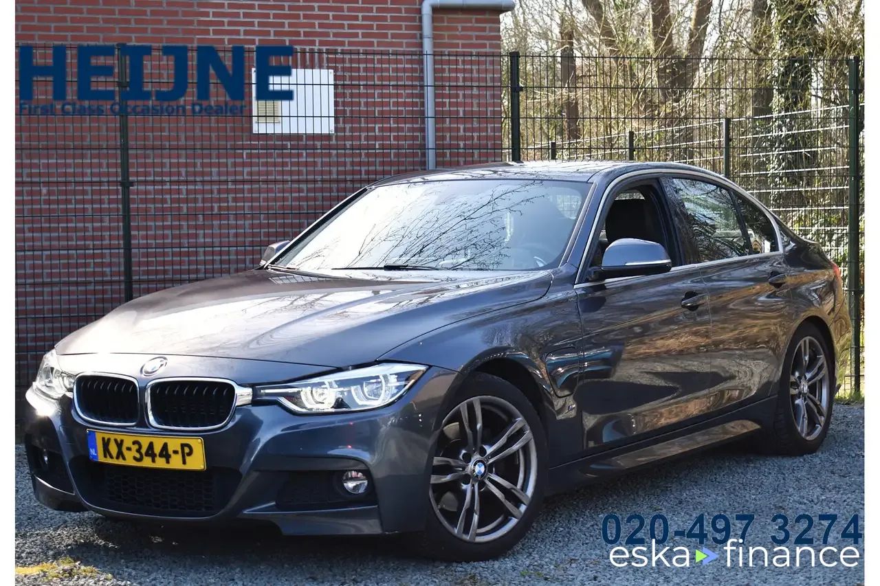 Lízing Sedan BMW 330 2016