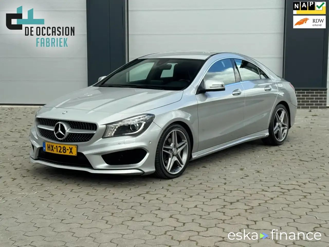 Lízing Sedan MERCEDES CLA 180 2016