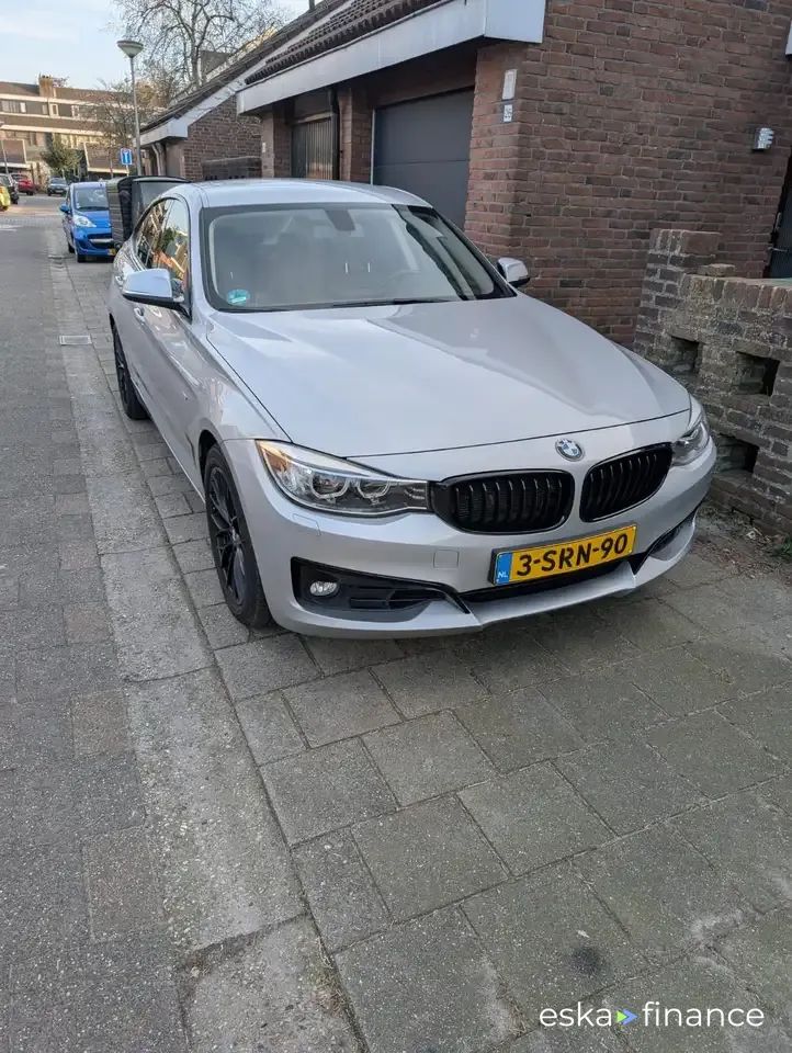 Lízing Sedan BMW 328 2013
