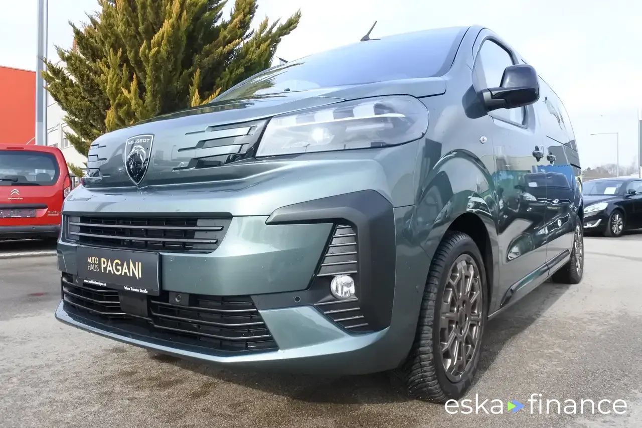 Leasing Hatchback Peugeot Traveller 2025