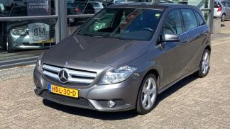 Lízing Hatchback MERCEDES B 180 2013
