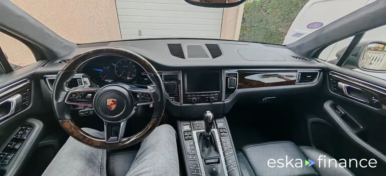 Lízing SUV Porsche Macan 2014