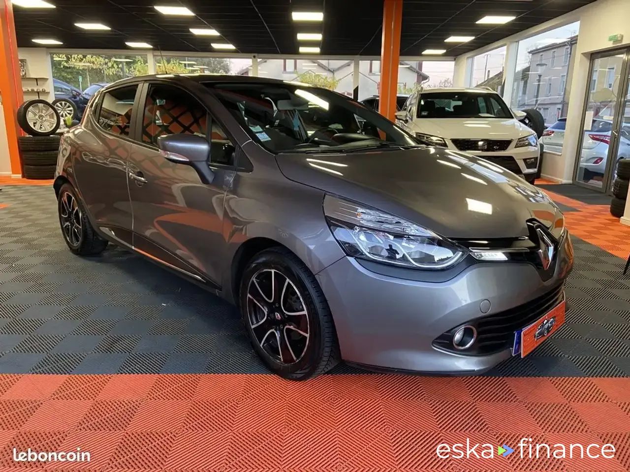 Lízing Sedan Renault Clio 2015