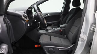 Lízing Hatchback MERCEDES B 180 2017