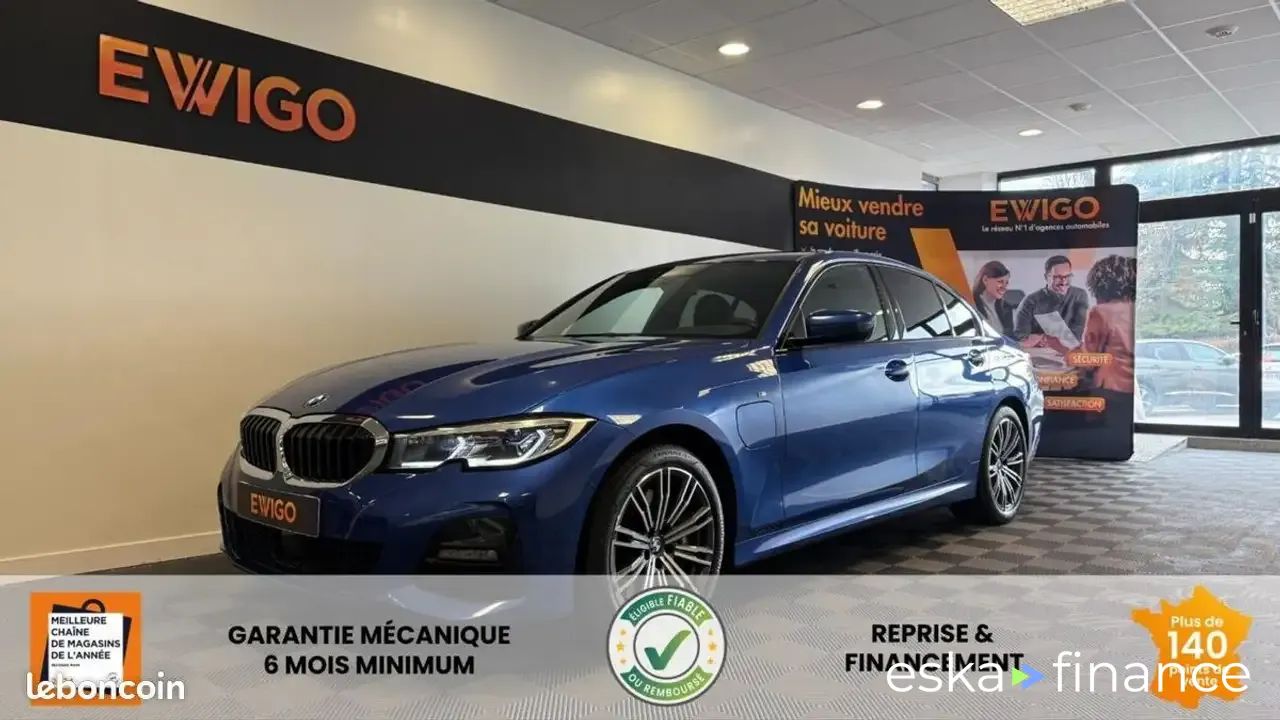 Lízing Sedan BMW 330 2019