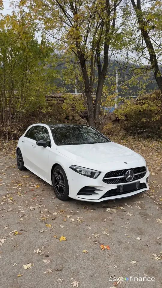 Lízing Hatchback MERCEDES A 200 2019