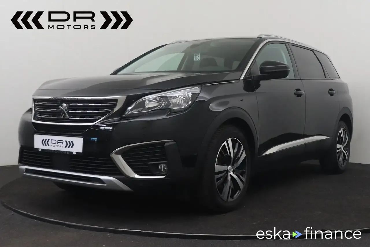 Lízing Hatchback Peugeot 5008 2020