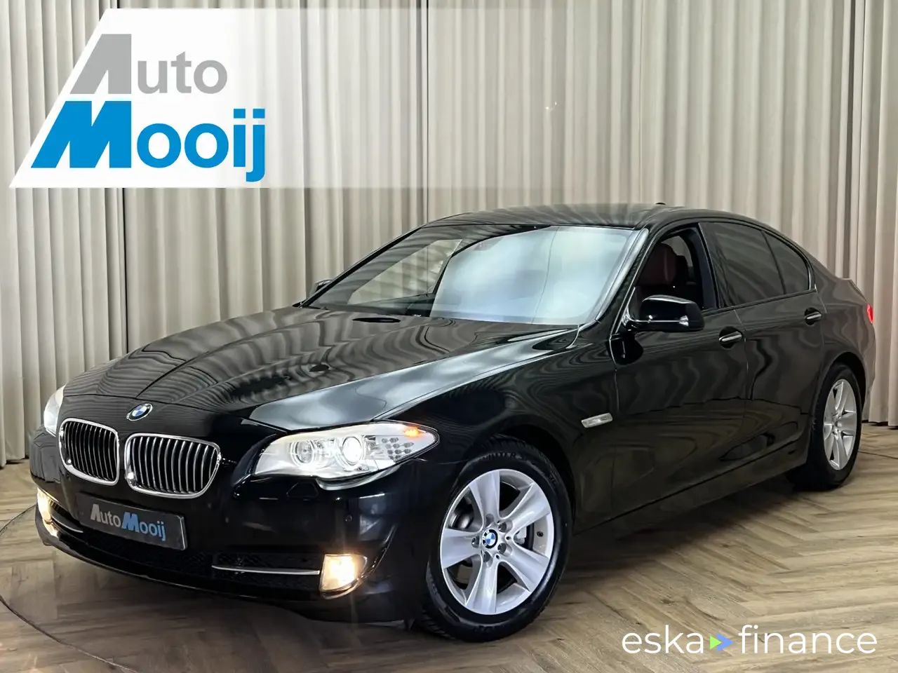 Lízing Sedan BMW 523 2011