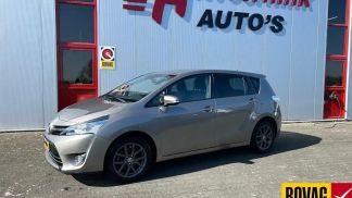 Lízing Hatchback Toyota Verso 2015