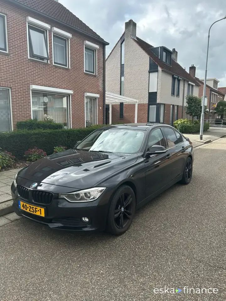 Finansowanie Sedan BMW 320 2013