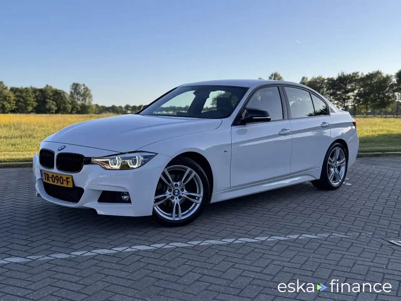 Lízing Sedan BMW 318 2018