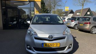 Lízing Hatchback Toyota Verso-S 2013