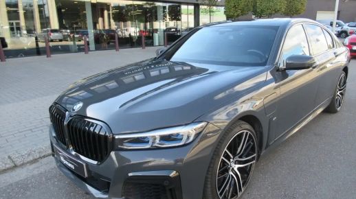 BMW 745 2021