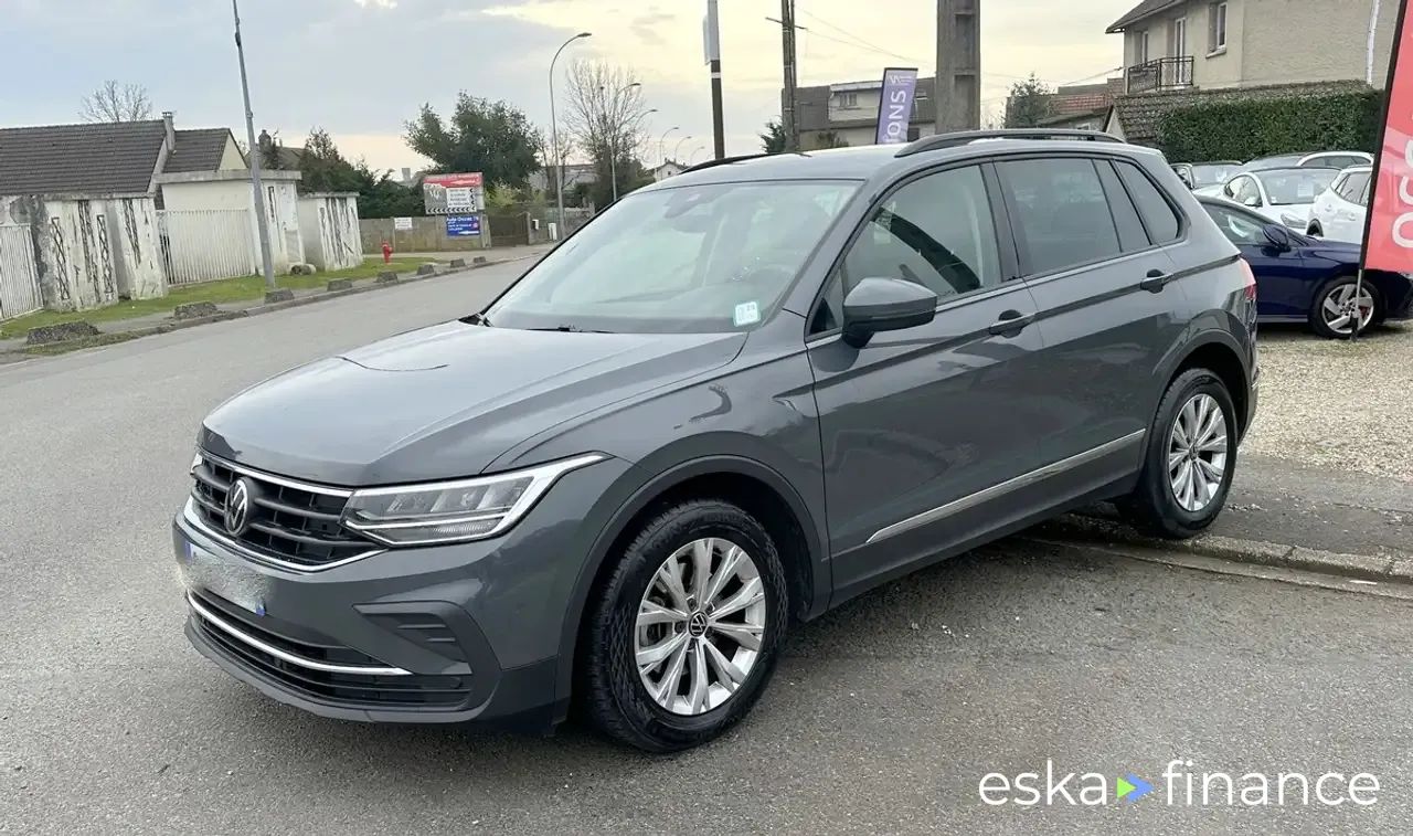 Lízing Sedan Volkswagen Tiguan 2022