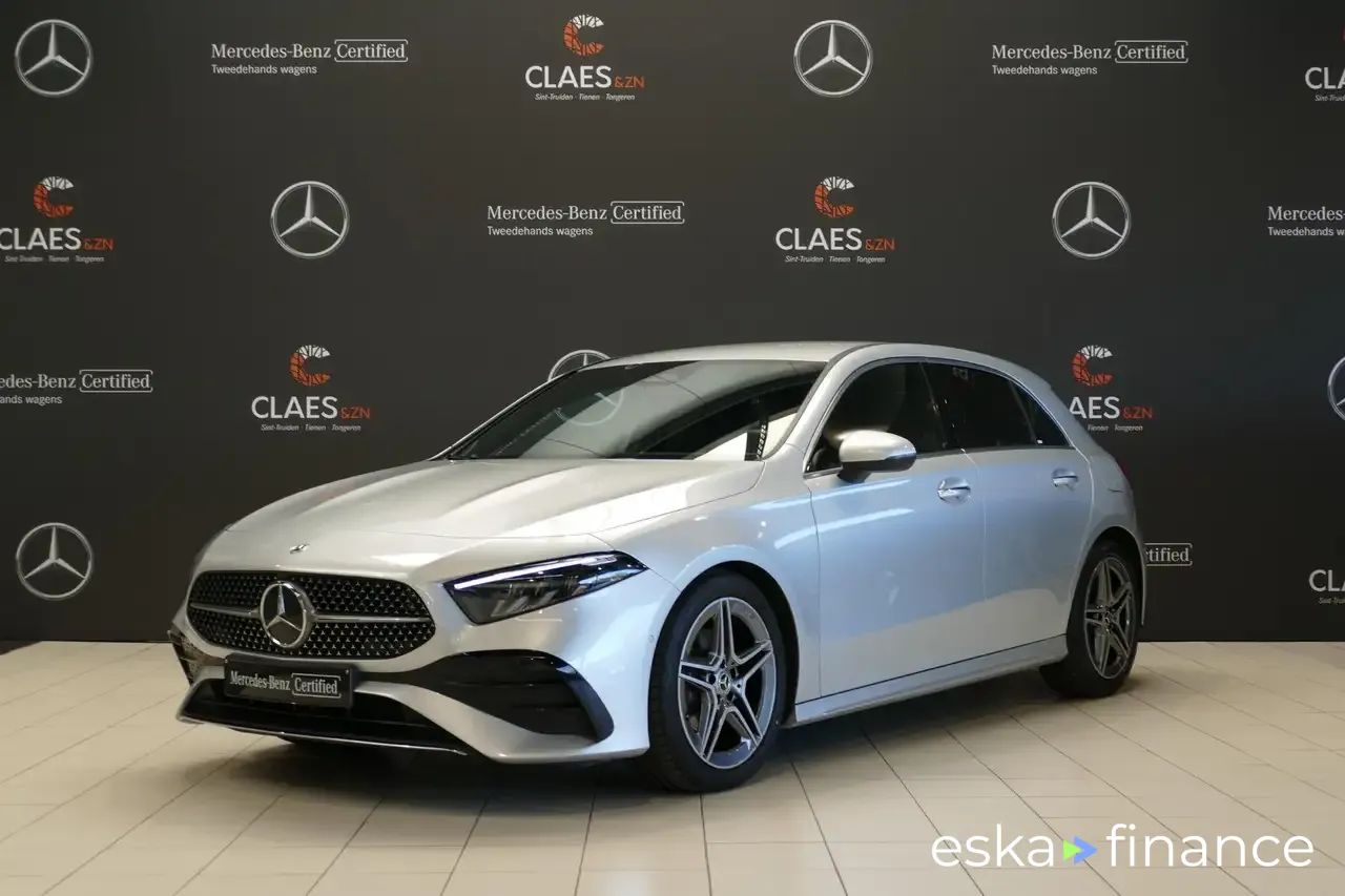 Lízing Hatchback MERCEDES A 180 2023