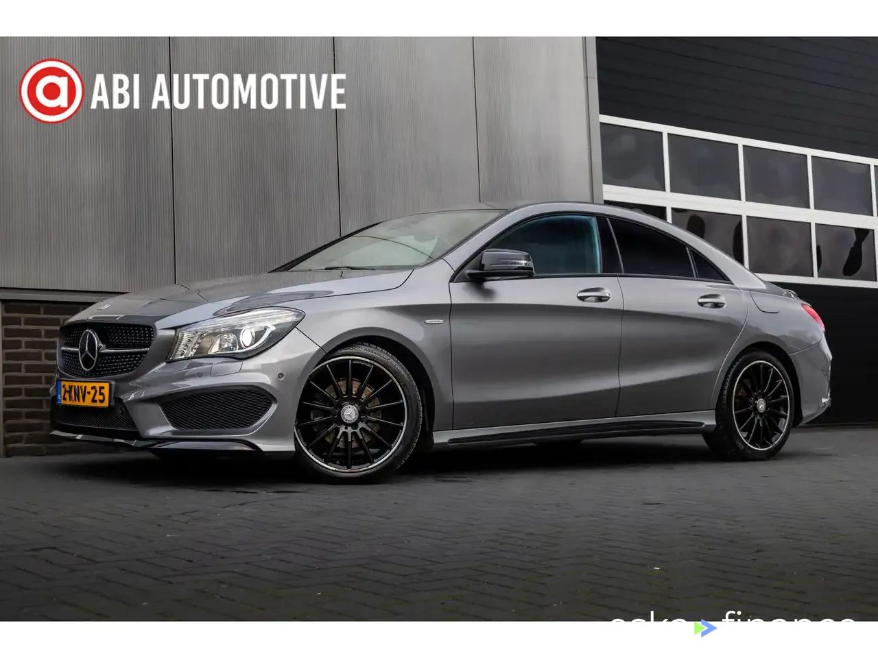 Lízing Sedan MERCEDES CLA 200 2013