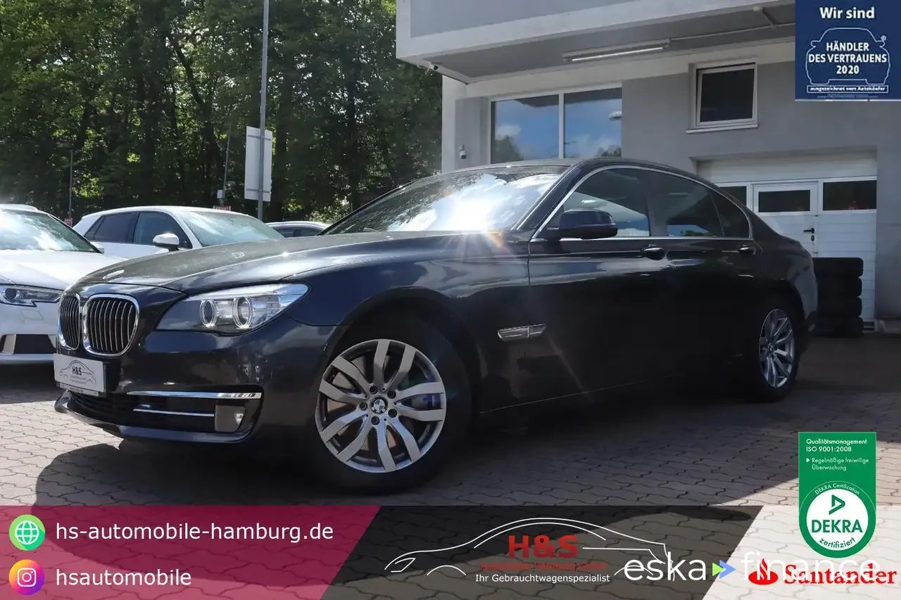 Finansowanie Sedan BMW 750 2013