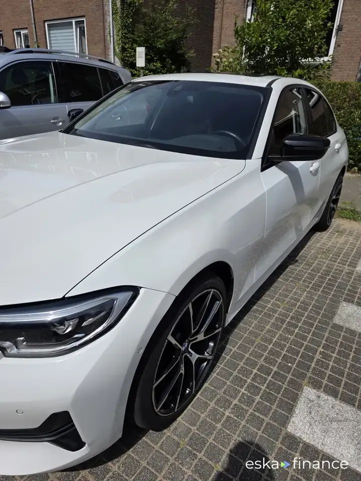 Lízing Sedan BMW 320 2019