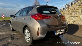 Lízing Sedan Toyota Auris 2013