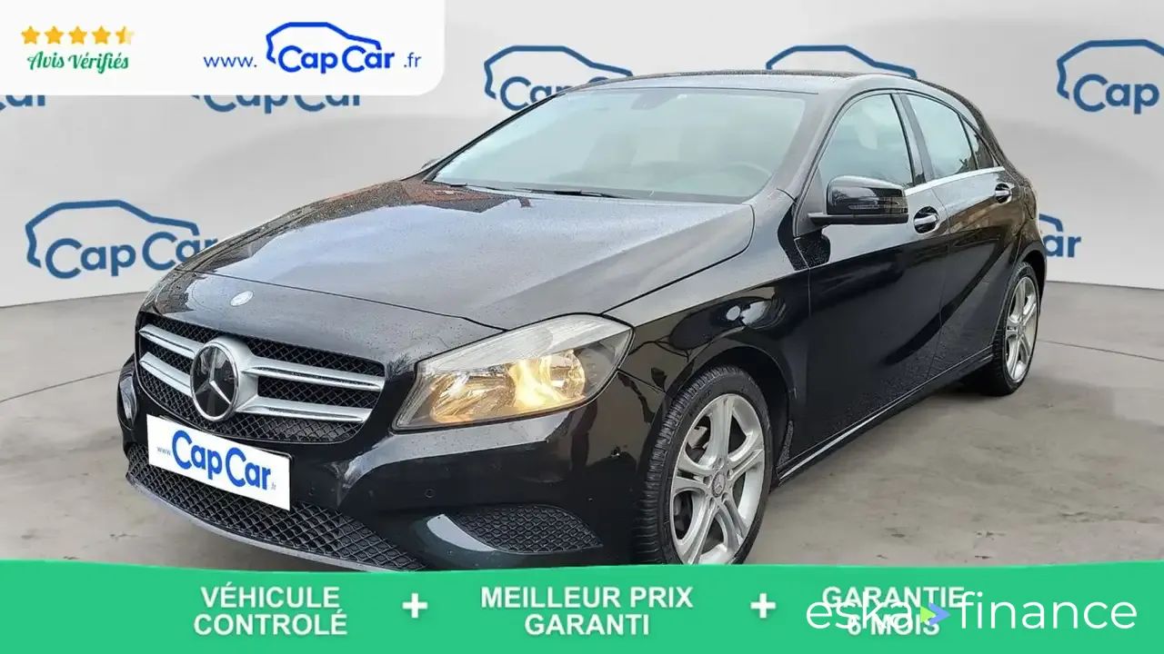 Lízing Sedan MERCEDES A 180 2014