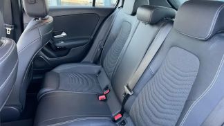 Lízing Hatchback MERCEDES A 180 2019