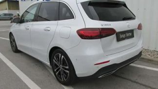 Lízing Sedan MERCEDES B 180 2023