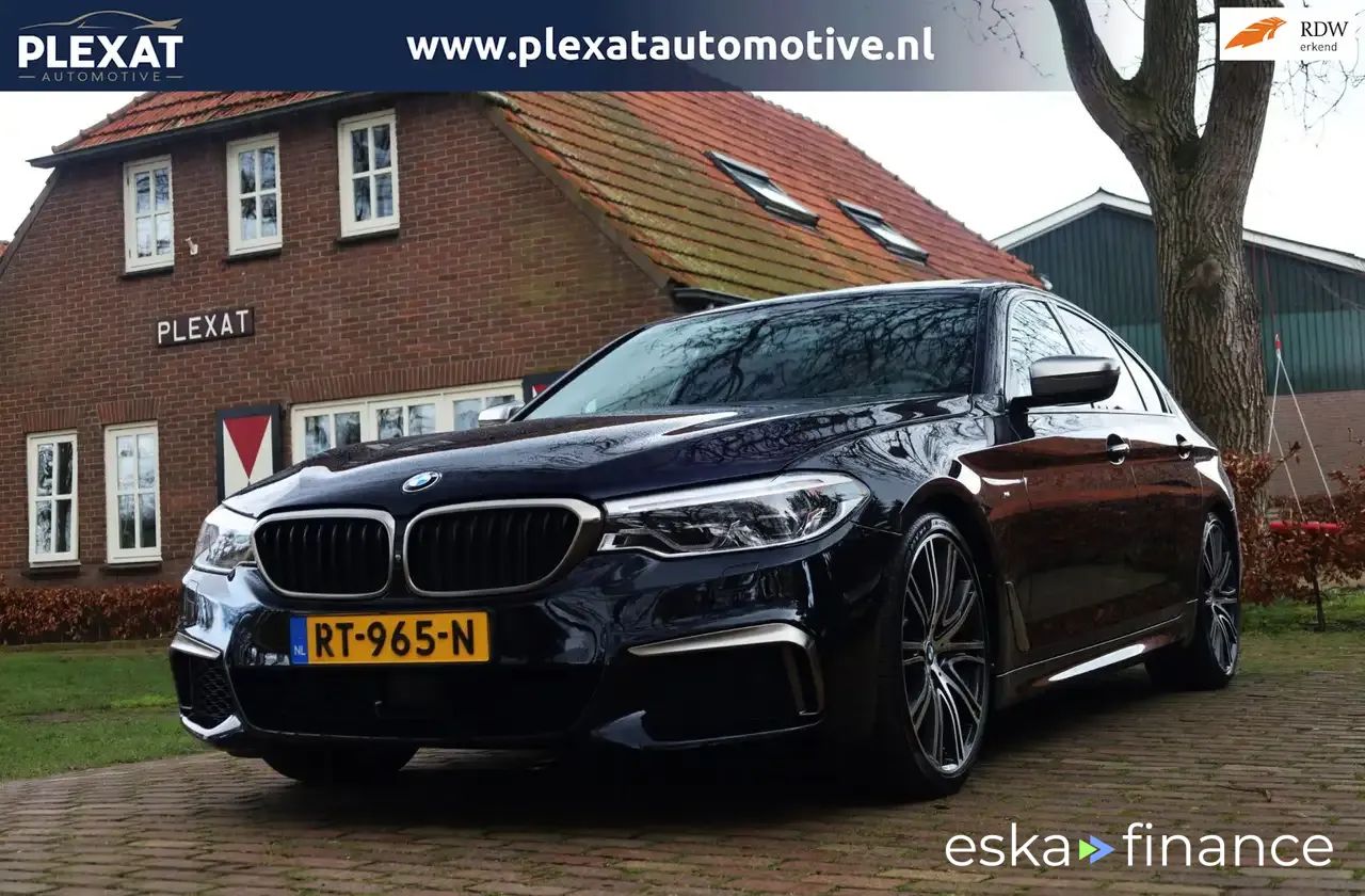 Lízing Sedan BMW M550 2017