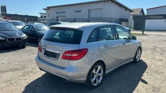 Lízing Hatchback MERCEDES B 180 2012