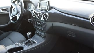 Financování Hatchback MERCEDES B 180 2014