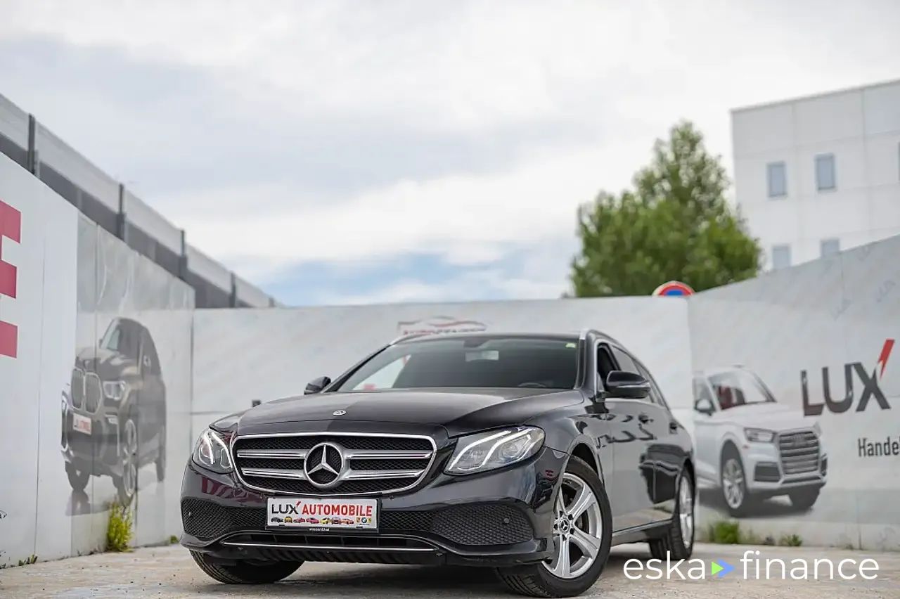Lízing Sedan MERCEDES E 220 2018