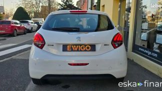 Lízing Hatchback Peugeot 208 2016