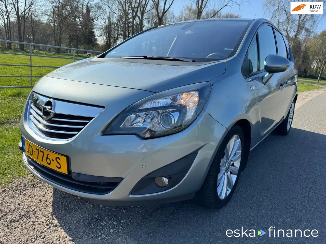 Lízing Hatchback Opel Meriva 2011