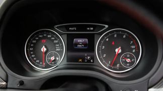 Lízing Hatchback MERCEDES B 180 2016