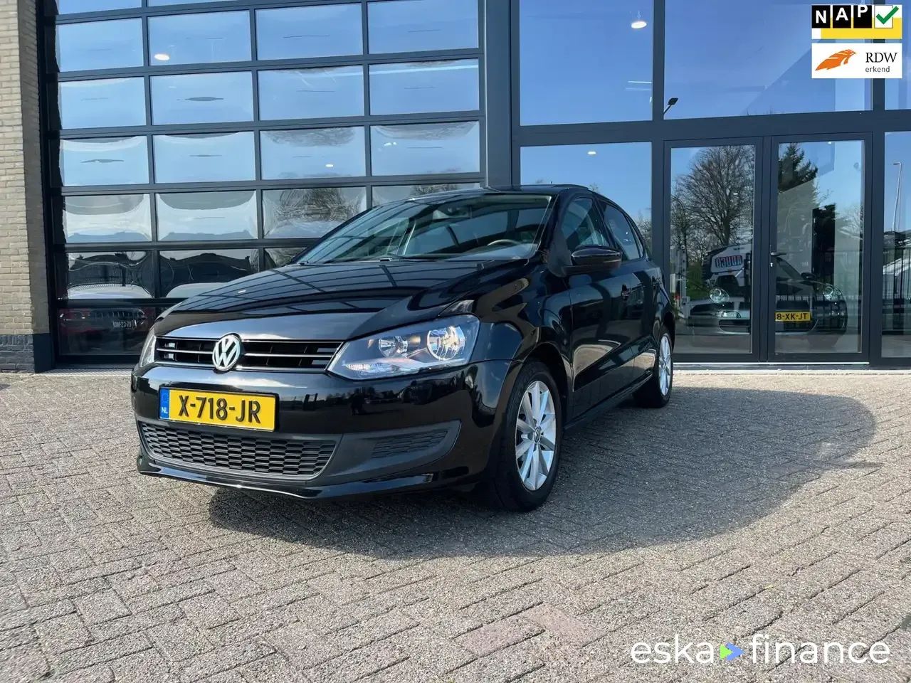 Lízing Hatchback Volkswagen Polo 2011
