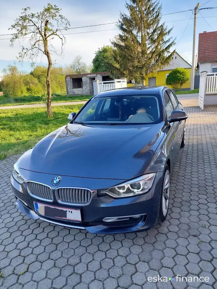 Lízing Sedan BMW 320 2012