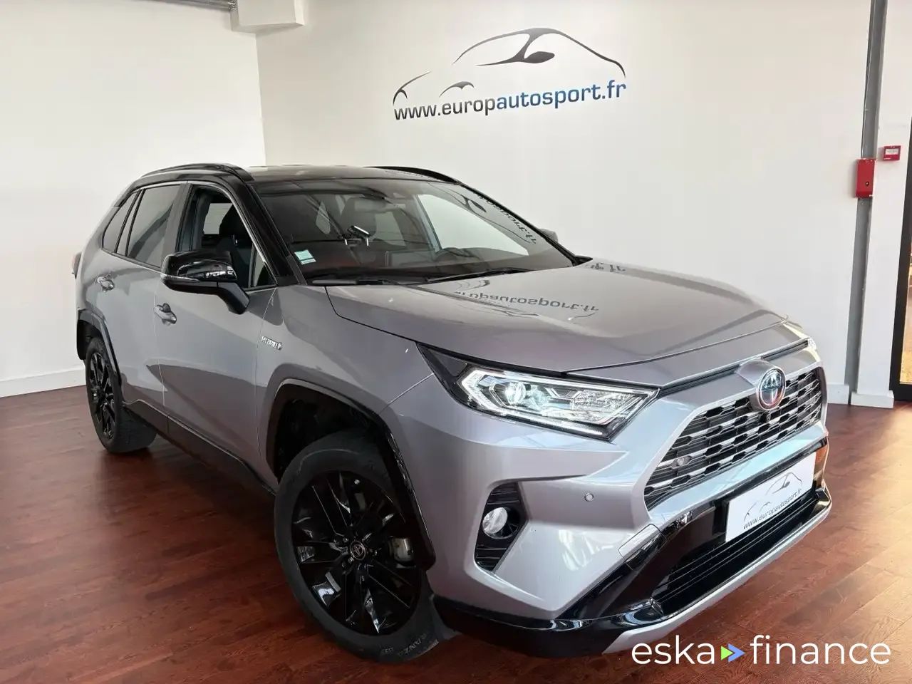 Finansowanie SUV Toyota RAV 4 2021