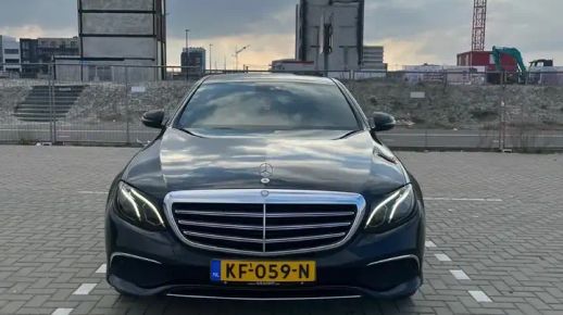 MERCEDES E 220 2016