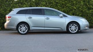 Lízing Sedan Toyota Avensis 2011