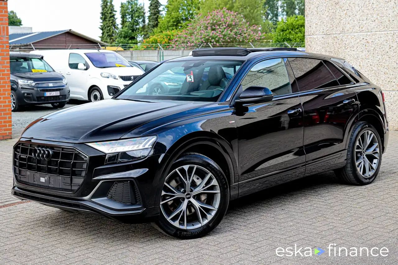 Leasing SUV Audi Q8 2021