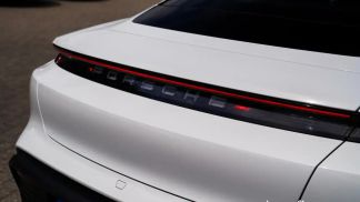 Lízing Sedan Porsche Taycan 2021