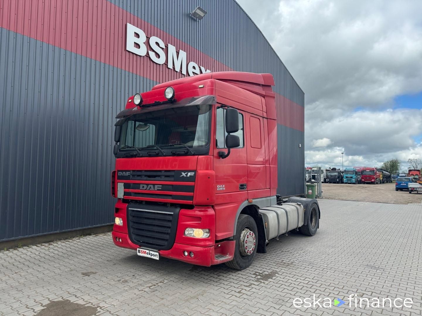 Lízing Traktor DAF XF 105.460 2011