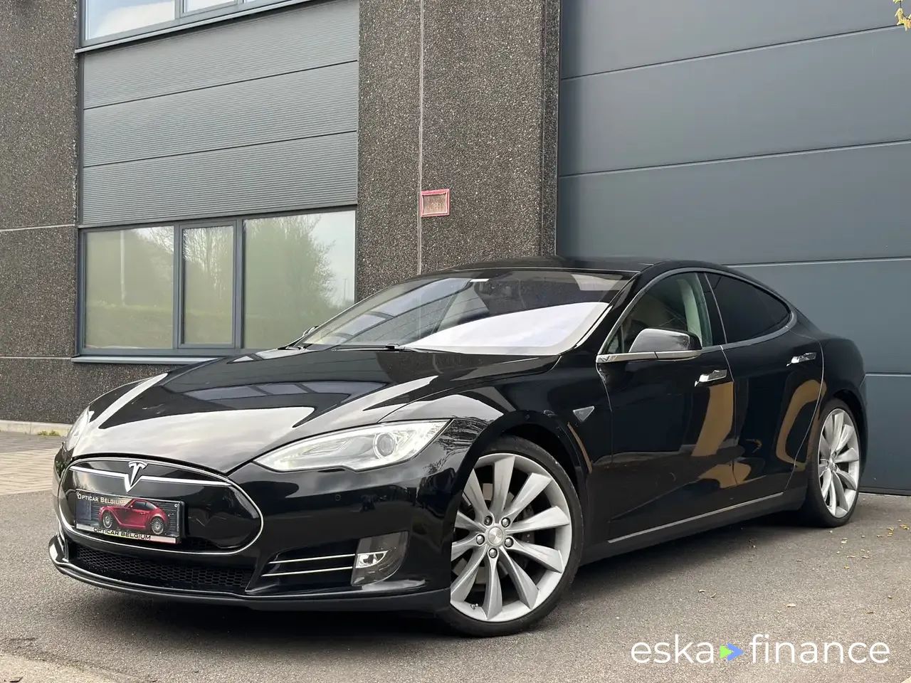 Lízing Sedan Tesla Model S 2014