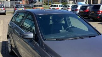 Lízing Hatchback MERCEDES B 180 2013