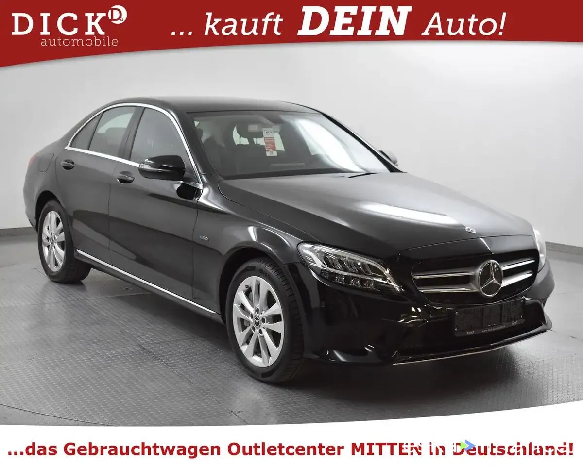 Lízing Sedan MERCEDES C 300 2020